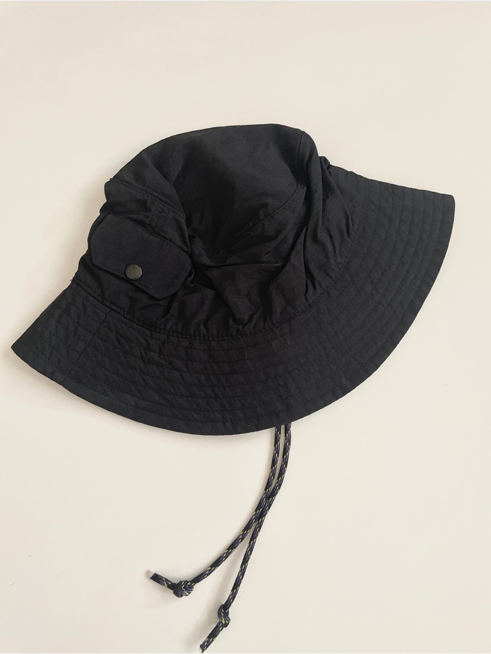 Urban Outfitters UO Drawstring Bucket Hat Black Unisex - Picture 6 of 6